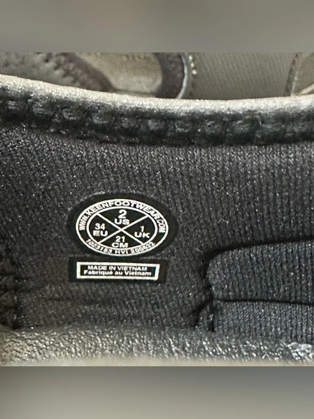 KEEN Stingray Slip-On Sandals Black Gray Hook & Loop Size 2 Unisex Kids New